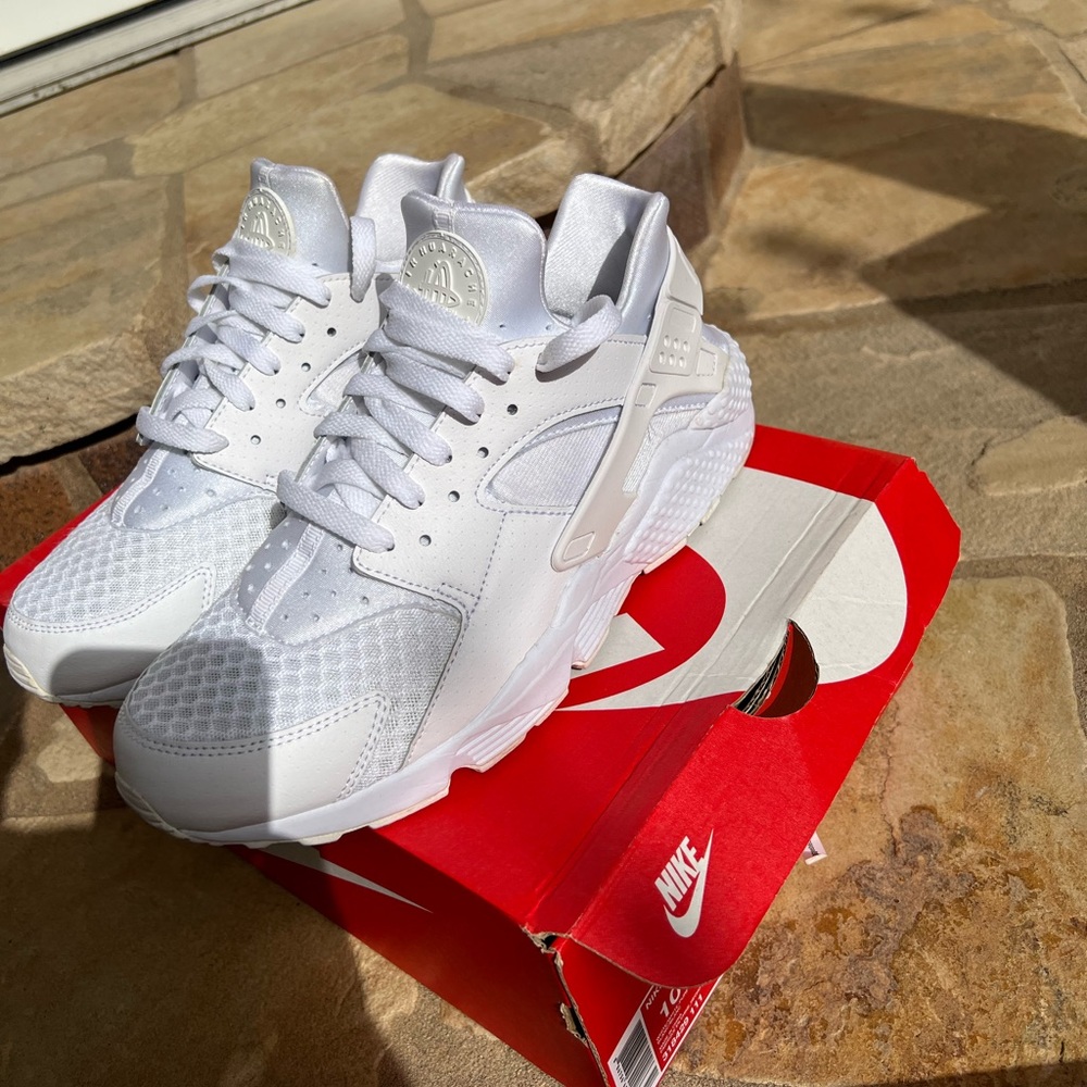 Nike huarache triple white size 10